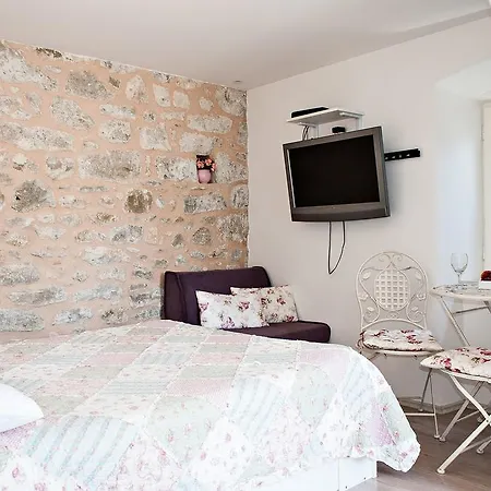 招待所 Babina - King & Queen