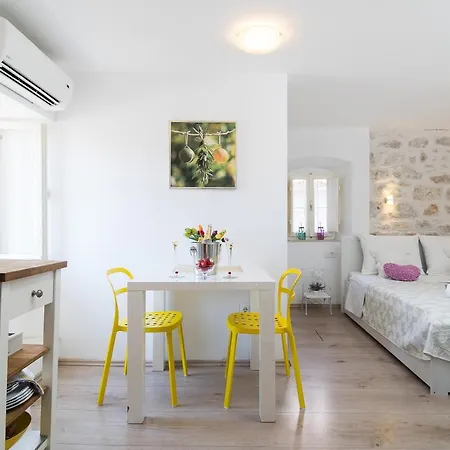 招待所 Babina - King & Queen